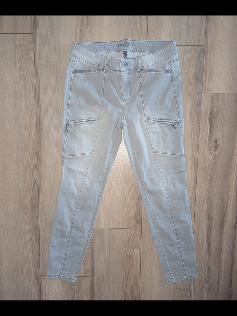 White House Black Market Skinny Jeans in Light Gray